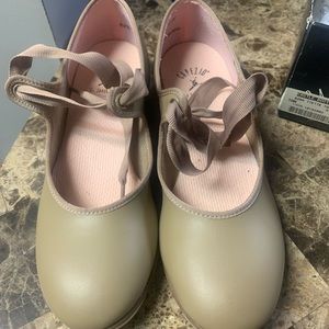 Girls capezio tan tap shoes size 4.5